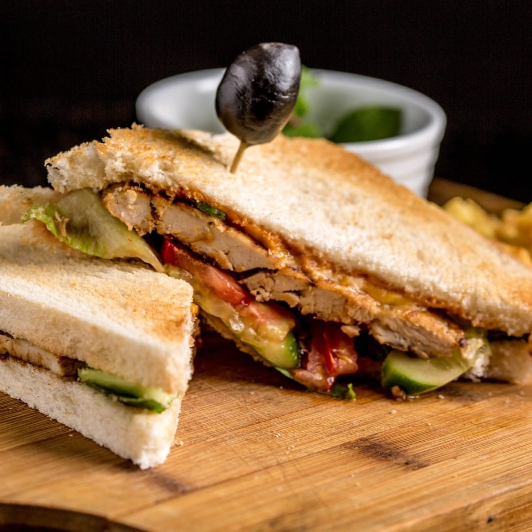 Le Notre Cafe | Grilled Chicken Sandwich